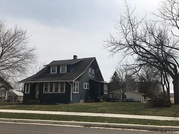 2nd image of 902 7th Ave N