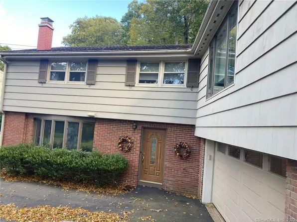 7 Deer Run Drive, West Hartford, CT 06107