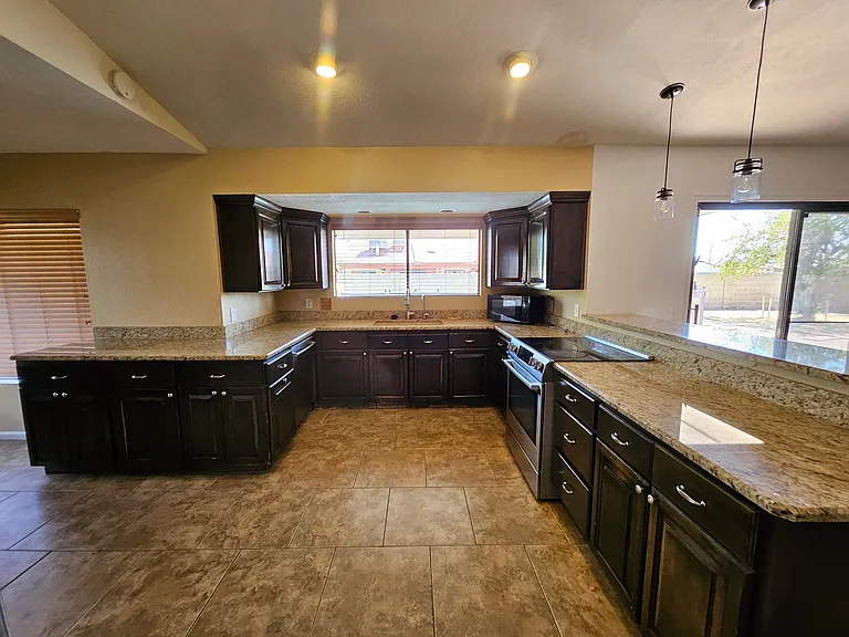 7419 W Dahlia Dr — Photo 2