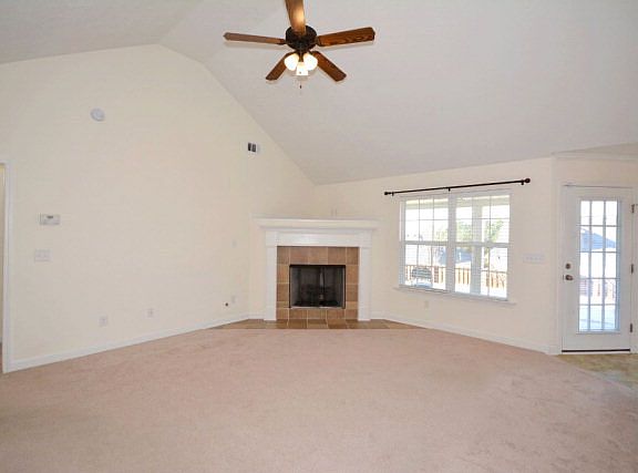 4th image of 678 Ventana Dr