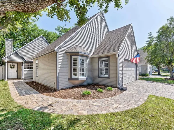 392 Village Dr, Saint Augustine, FL 32084