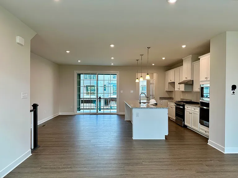 325 E Cochran St — Photo 14