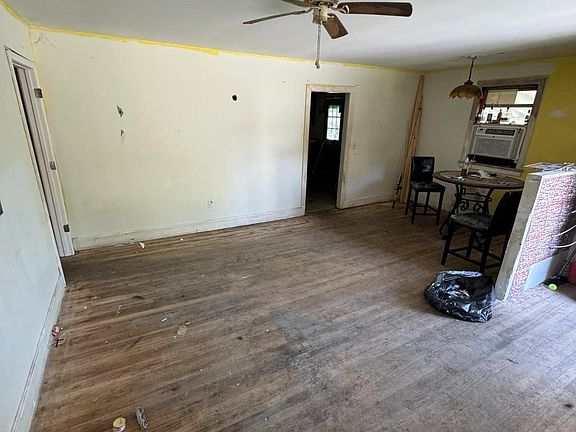 2nd image of 2512 Violet Ave