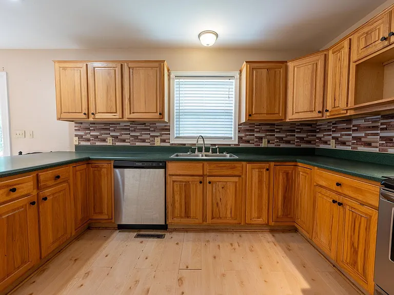497 Sunset Dr — Photo 5