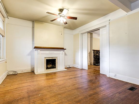 3rd image of 2912 Ellwood Ave APT A