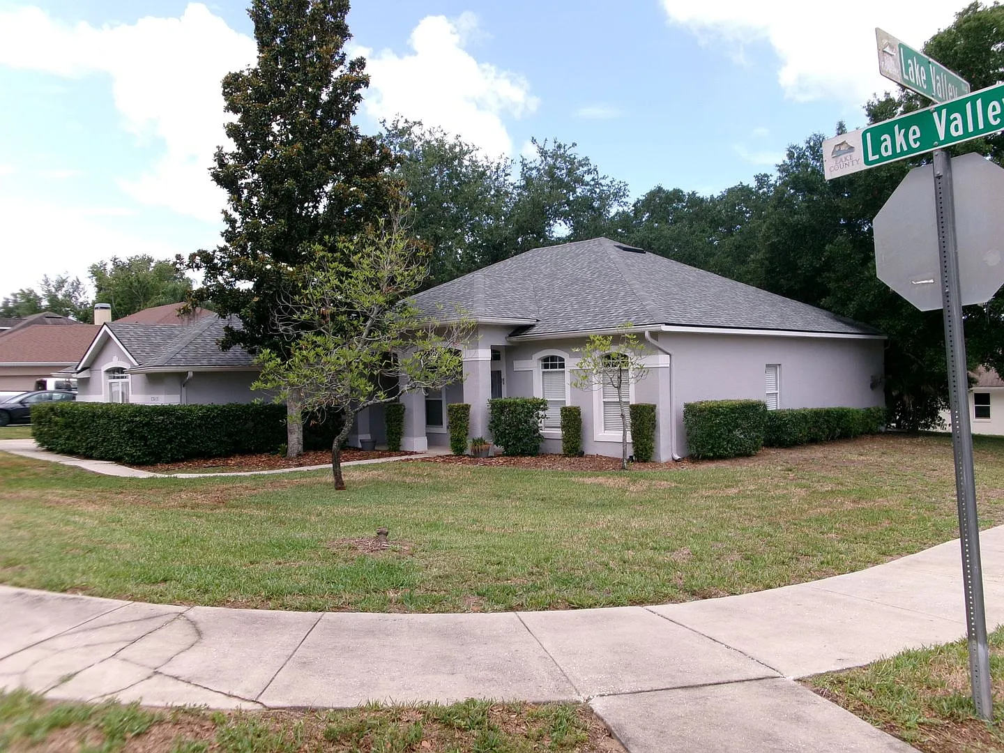 4/2 on corner lot w/lake access — Photo 3