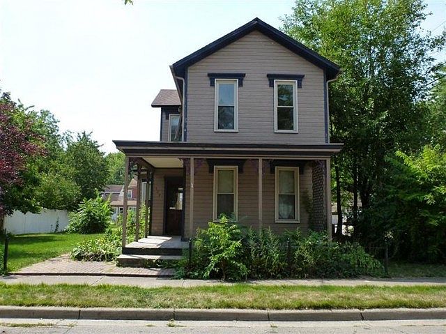 1st image of 302 E Pearl St