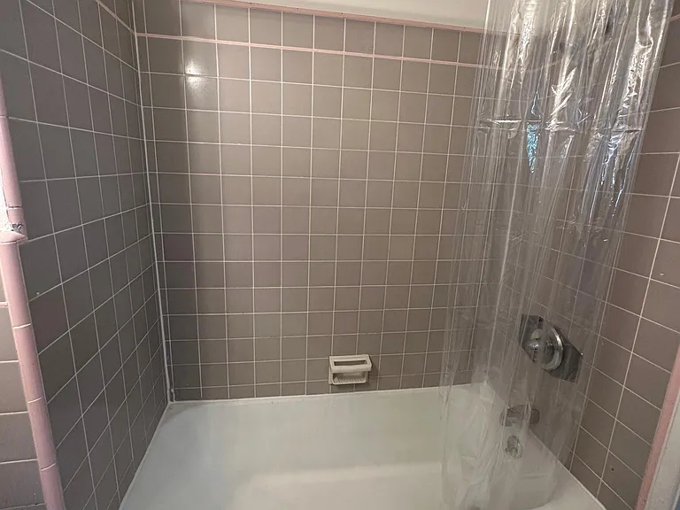 2232 N Beachwood Dr #7 — Photo 13