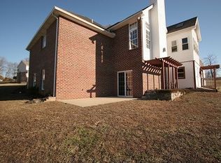 913 Cherry Ridge Dr, Huntingburg, IN 47542