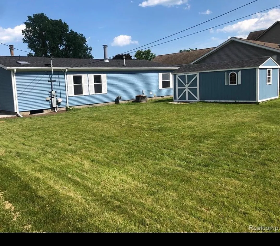 3 bed, 1323 sqft, $2,100 — Photo 2