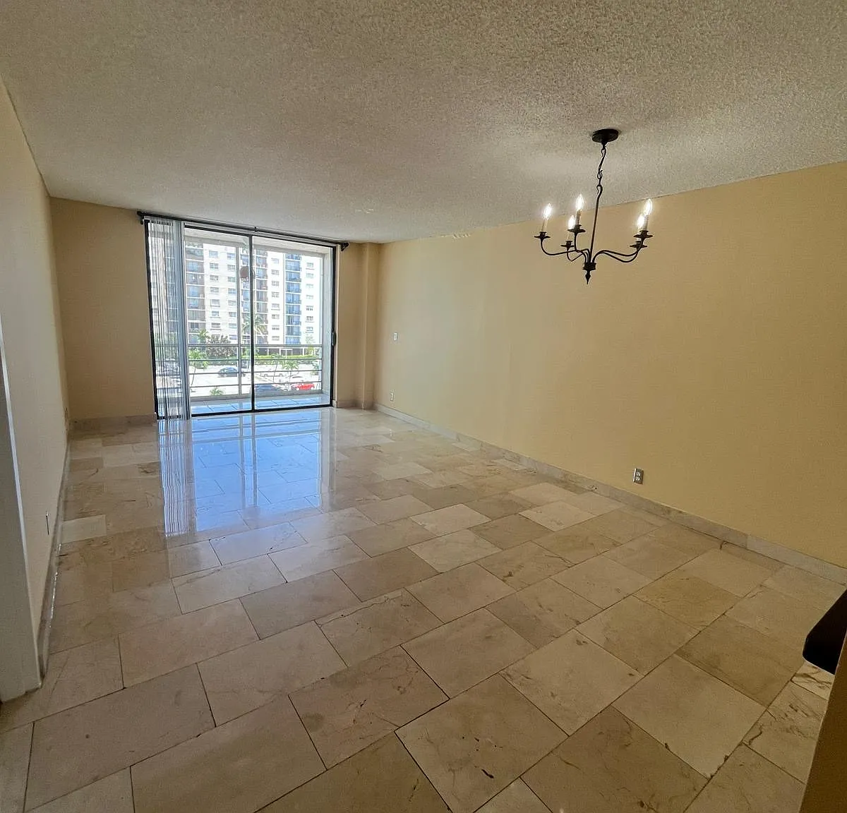 1 bed, 842 sqft, $2,000 — Photo 3