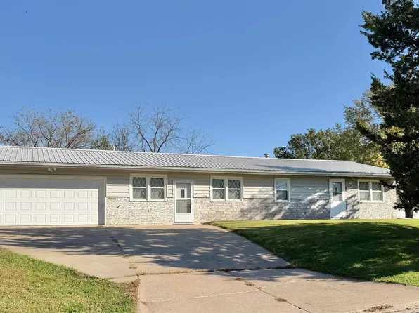 224 S 17th St, Chariton, IA 50049