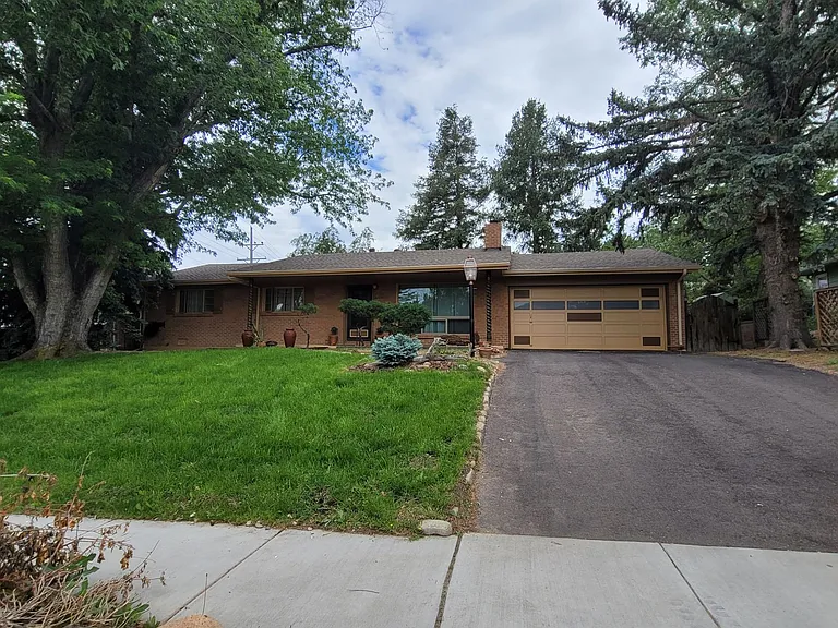 1201 Parkview Blvd — Photo 2