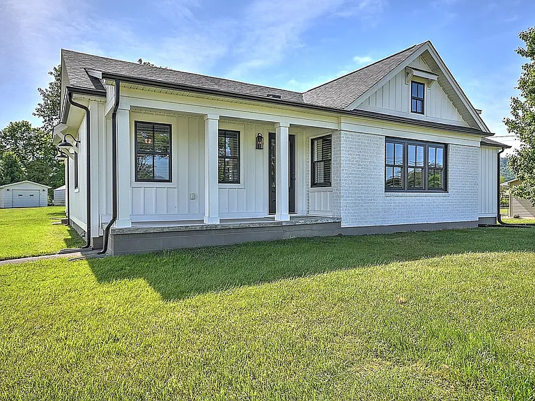 403 Silver Lake Rd — Photo 4