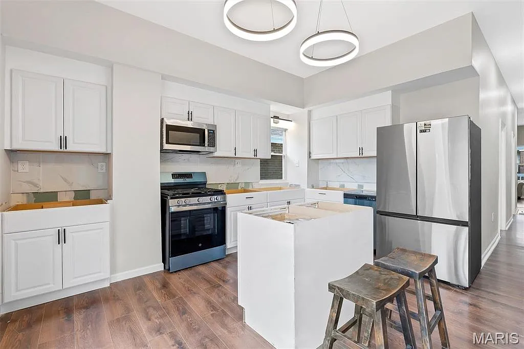 3 bed, 2.0 bath, 1200 sqft, $2,500 — Photo 4