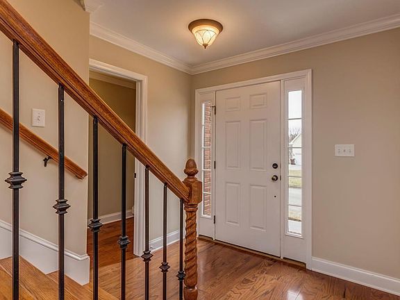 2nd image of 811 Tanner Ln
