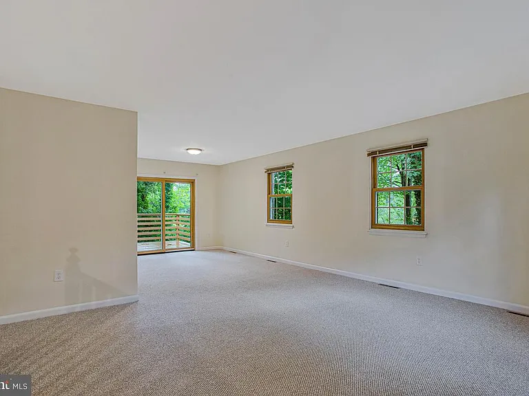 607 Ridge Dr — Photo 5