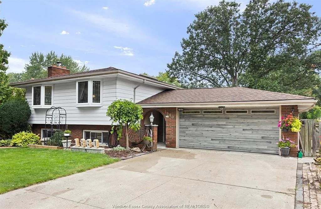 3 bed, $2,400 — Photo 1