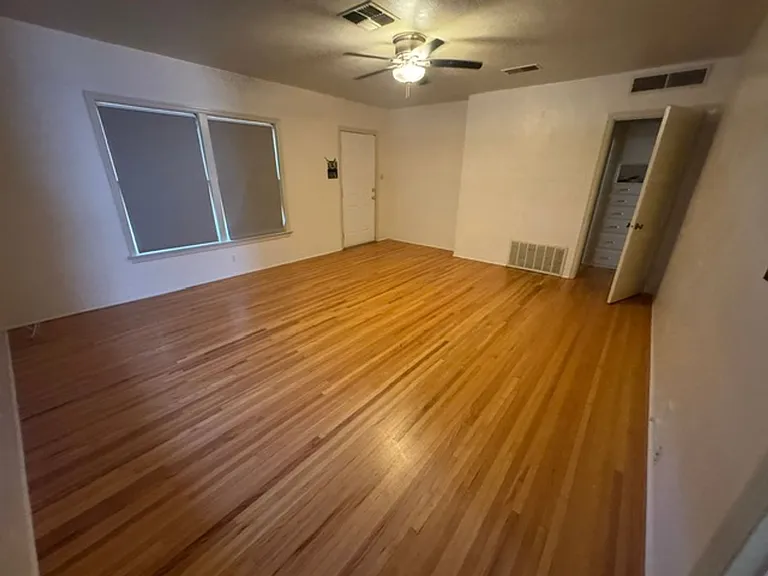 3030 Chester Ln — Photo 3