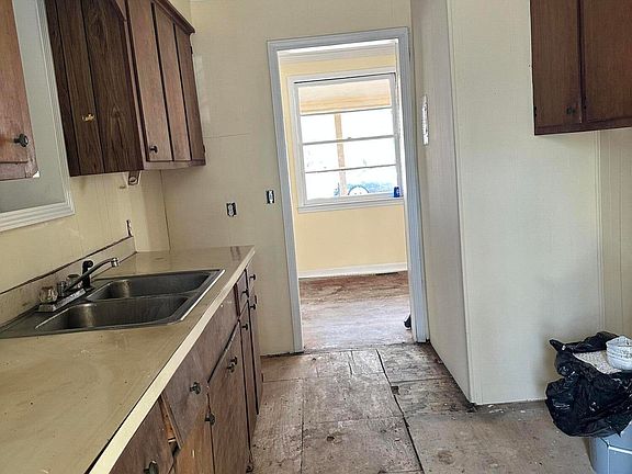 5th image of 468 Loring Dr
