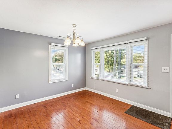 5th image of 596 Pauline Dr