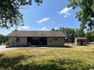 15115 E Kenny Ln, Lewistown, IL 61542