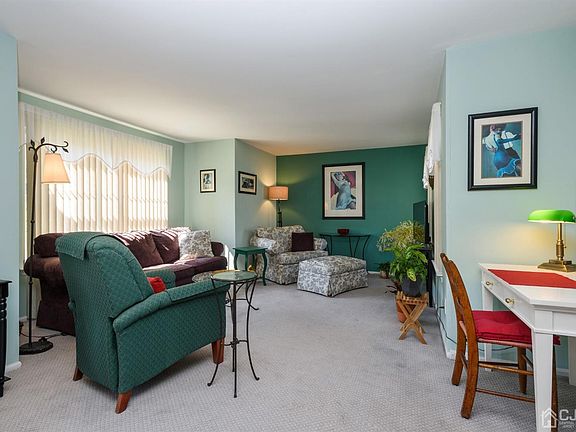 4th image of 618 Hampshire Dr