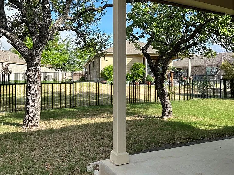 410 Holiday Creek Ln — Photo 23