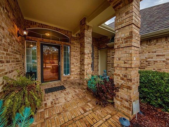 3rd image of 414 Willow Pointe Dr