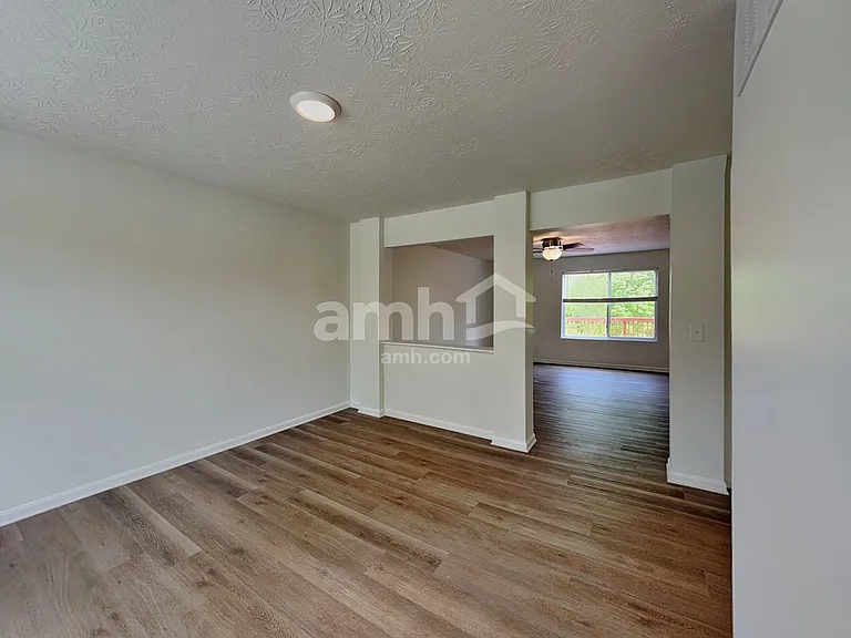 2237 Antoinette Way — Photo 7