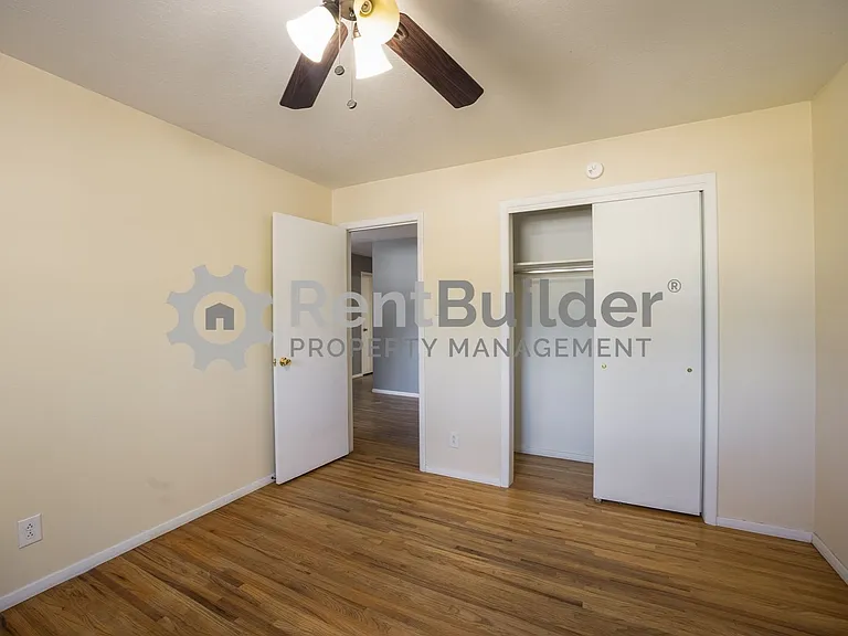 6504 Loftus Ave NE — Photo 15