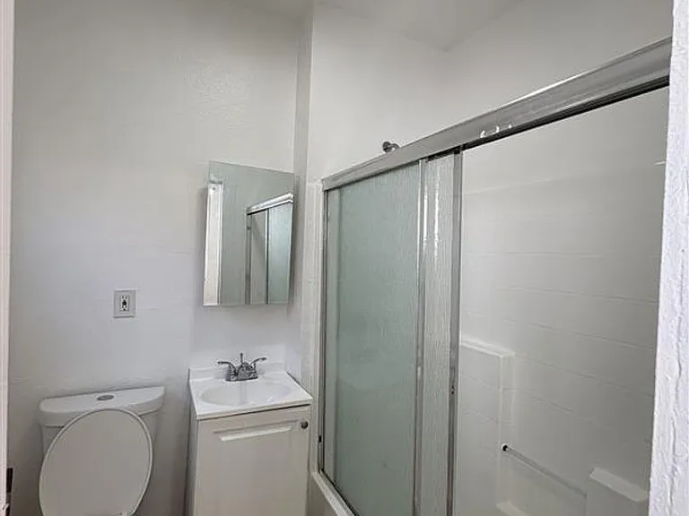 1033 Hoffman Ave — Photo 7