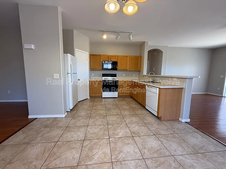 8720 E Knowles Ave — Photo 5