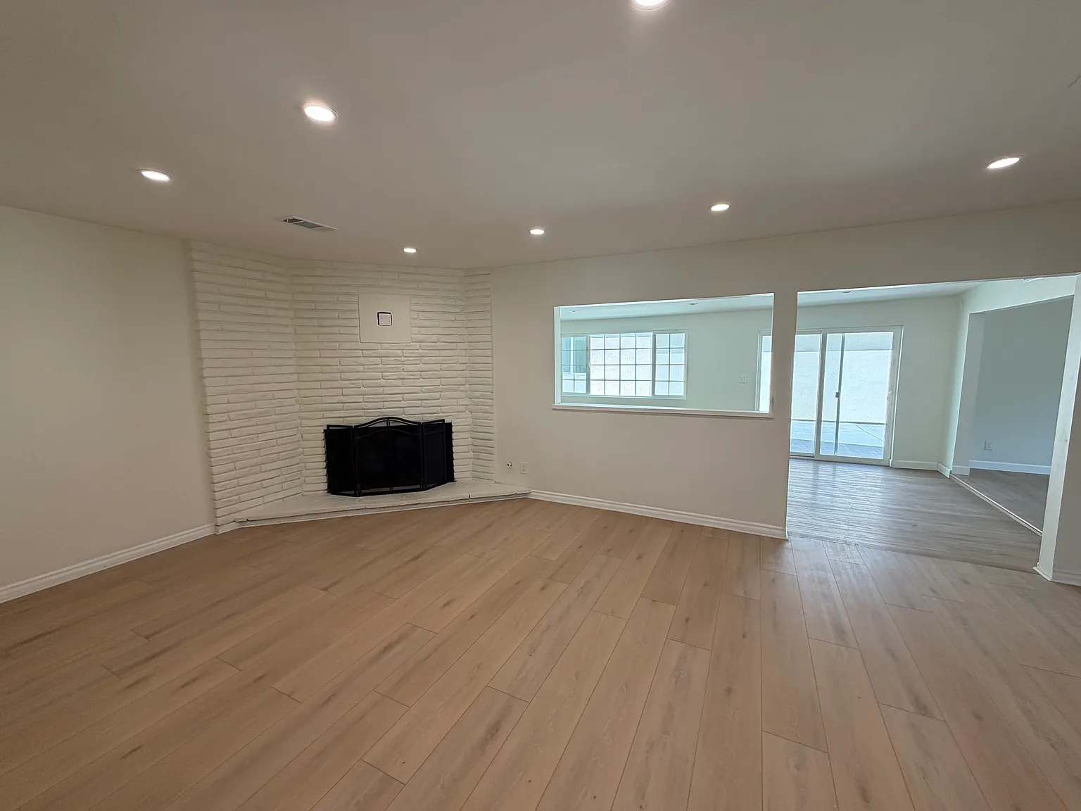 4 bed, 1948 sqft, $4,200 — Photo 4