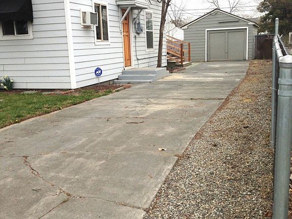 2nd image of 1121 W Ivy Ave