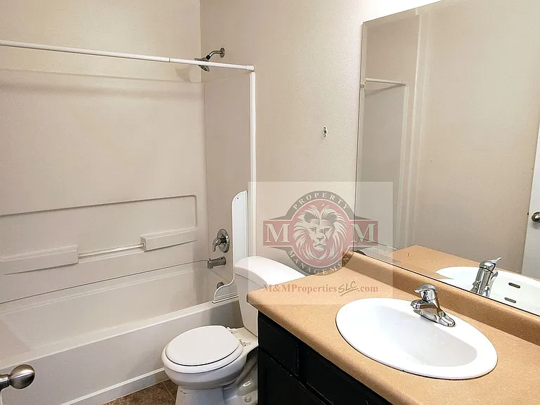 104 E Resaca Dr #E2 — Photo 19