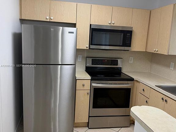 4th image of 2900 SE 12th Rd Unit 101-28
