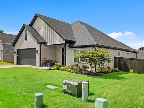 2nd image of 4016 Elizabeth Ct