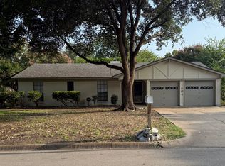 1604 Timbercreek Rd, Benbrook, TX 76126