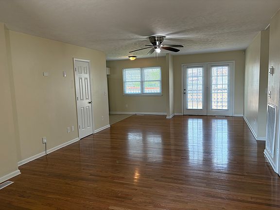 2nd image of 135 Iris Dr