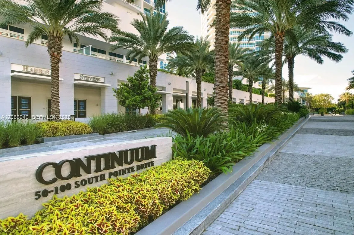 Continuum On South Beach — Photo 1
