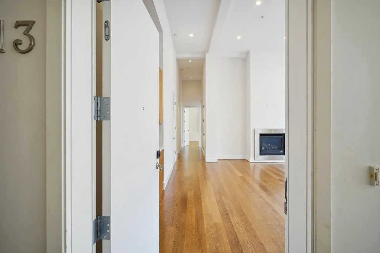 2 bed, 1057 sqft, $5,500 — Photo 3