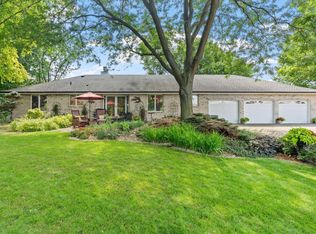 481 Peavey Ln, Wayzata, MN 55391