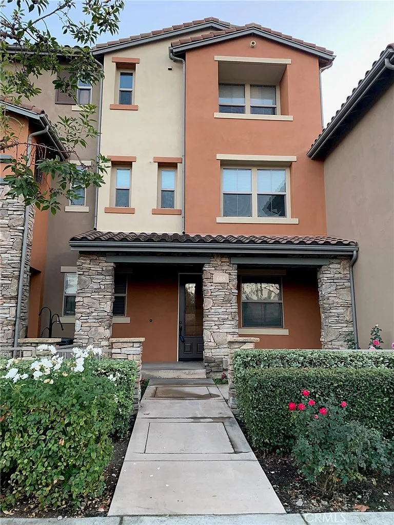 3 bed, 1430 sqft, $3,750 — Photo 1