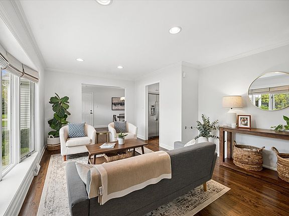 3rd image of 1810 Culver Ln