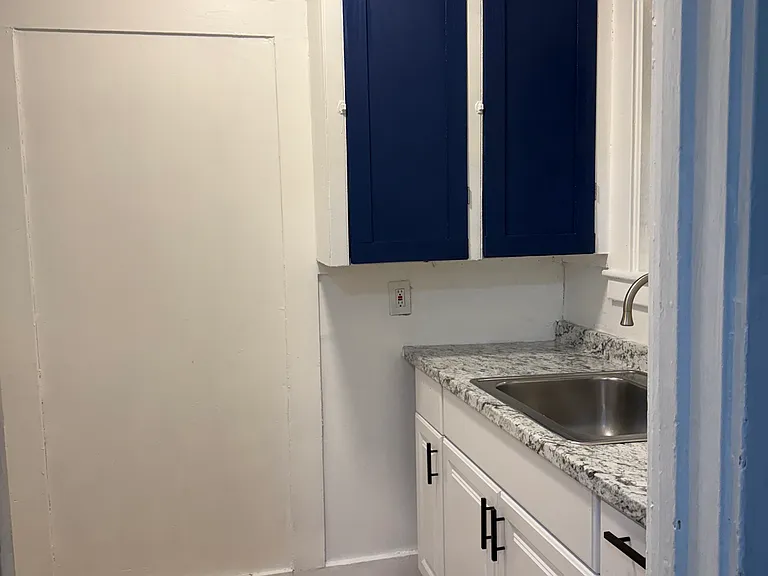 562 Main St #2 — Photo 1