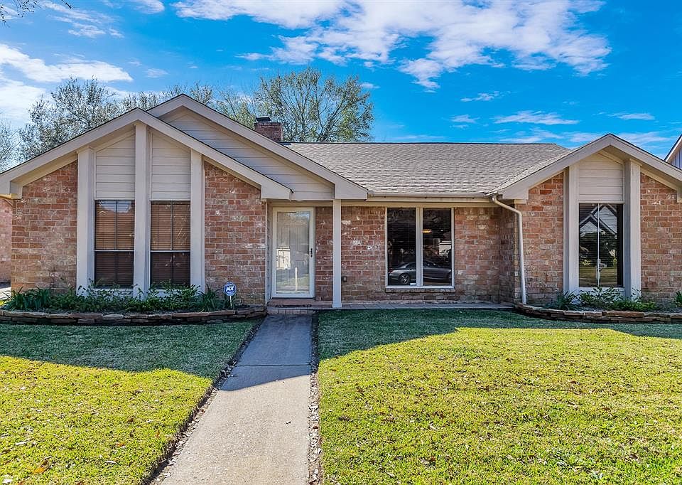 1st image of 21411 Park Valley Dr