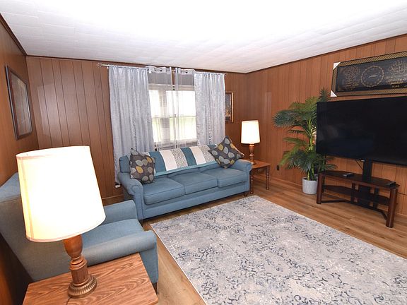 5th image of 700 E Linda Ln