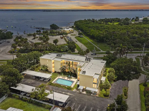 1950 NE Indian River Drive #203, Jensen Beach, FL 34957