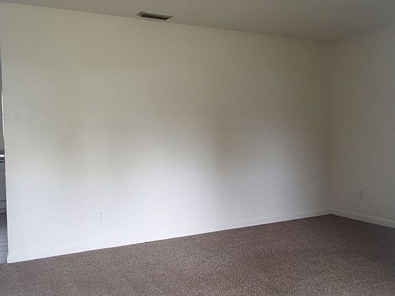 2nd image of 3901 Fritz Ln